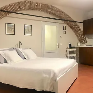 https://la-casa-nel-vicolo.it-tuscanyhotel.com
